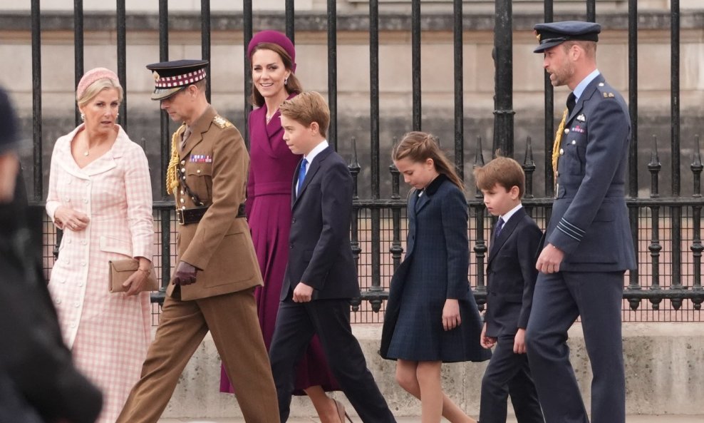 Vojvotkinja Sophie, princ Edward, Kate Middleton, prinčevi William, George i Louis te princeza Charlotte