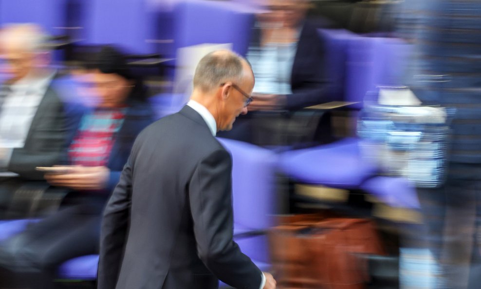 Mandat Friedricha Merza započeo je prilično 'čupavo'