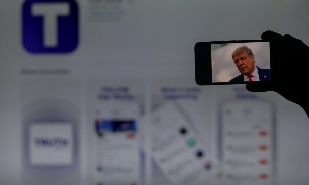 Donald Trump, Truth Social
