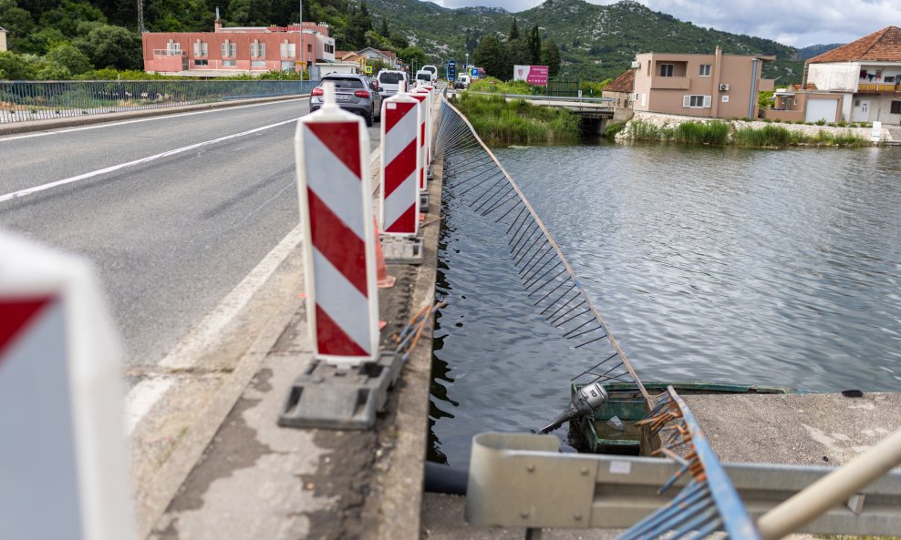 Autom sletjeli u Malu Neretvu, poginule tri osobe