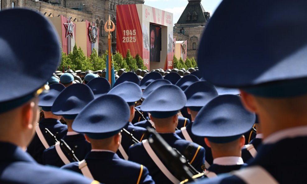 Rusija je 80. Dan pobjede nad fašizmom obilježila paradom u kojoj je sudjelovalo oko 11.500 vojnika