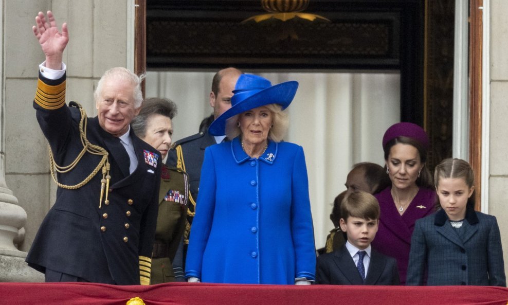 Kralj Charles III i princeza Charlotte