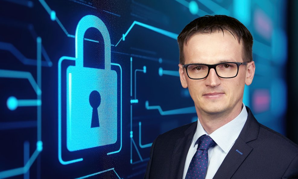 Viktor Olujić, ASEE
