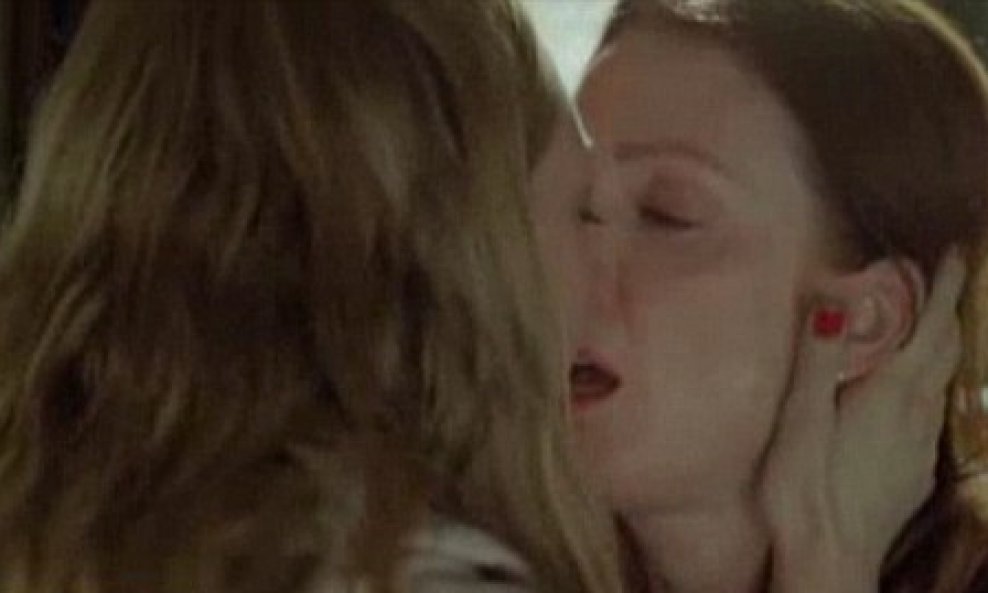 amanda seyfried julianne moore