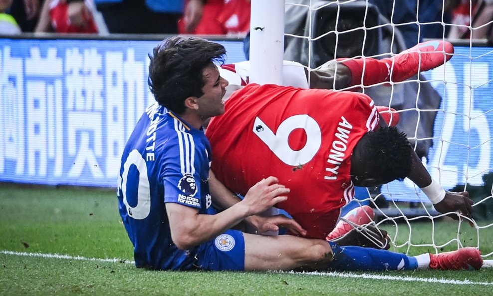 Taiwo Awoniyi udara u stativu