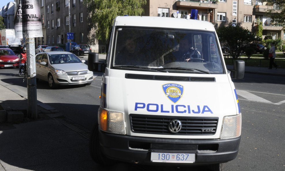 Policija