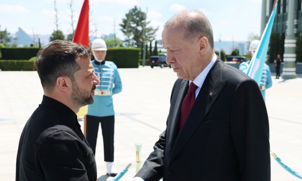 Ukrajinski predsjednik Volodimir Zelenski s ruskim kolegom Recepom Tayyipom Erdoganom