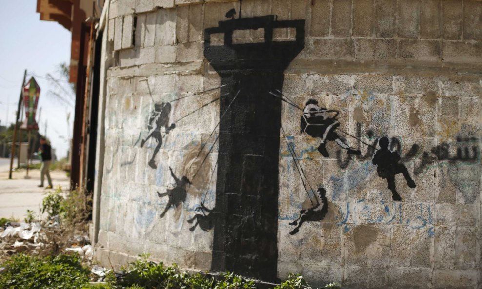 Banksy u Gazi - vrtuljak