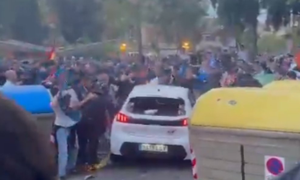 Nesreća pred stadionom