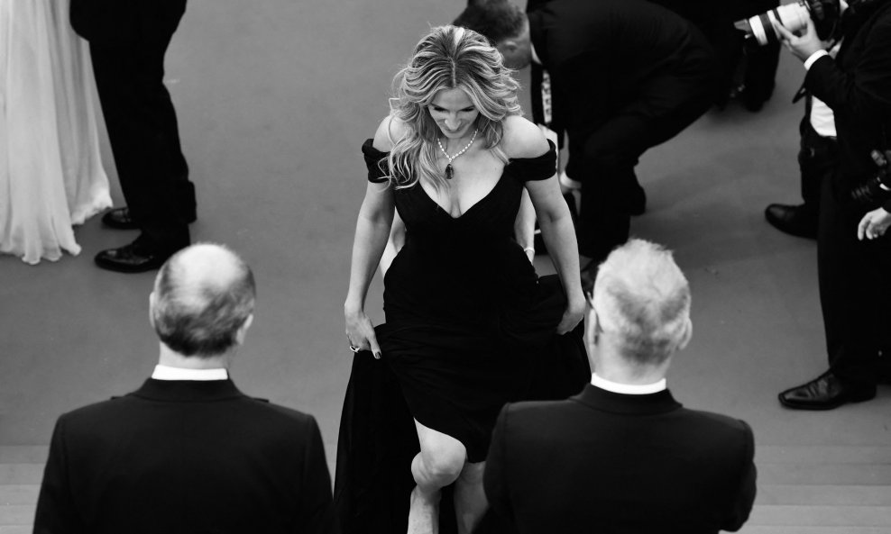 Julia Roberts bosonoga na premijeri filma 'Money Monster' u Cannesu