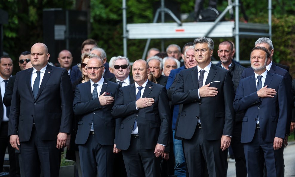Komemoracija za žrtve Bleiburške tragedije i Križnog puta hrvatskog naroda kod Središnjeg križa na groblju Mirogoj u Zagrebu