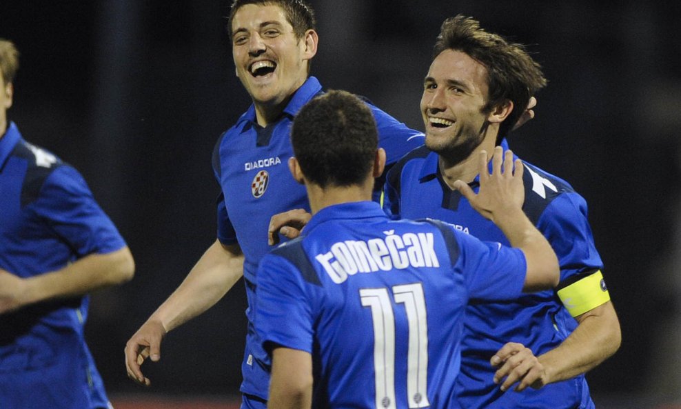 Milan Badelj slavi pogodak Osijeku