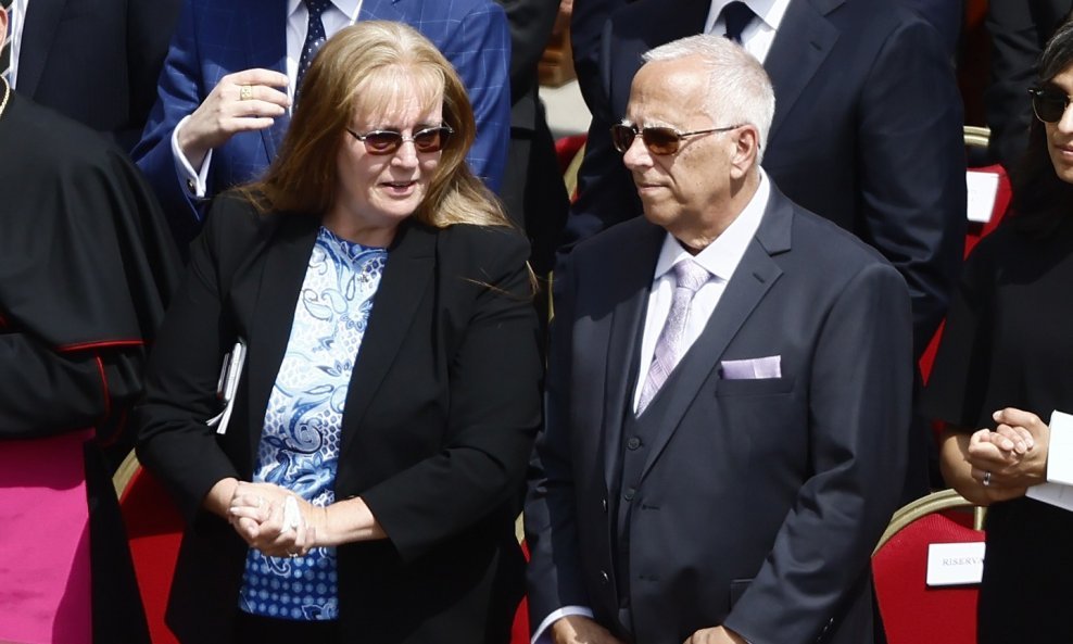 Louis Prevost sa suprugom Deborah u Vatikanu
