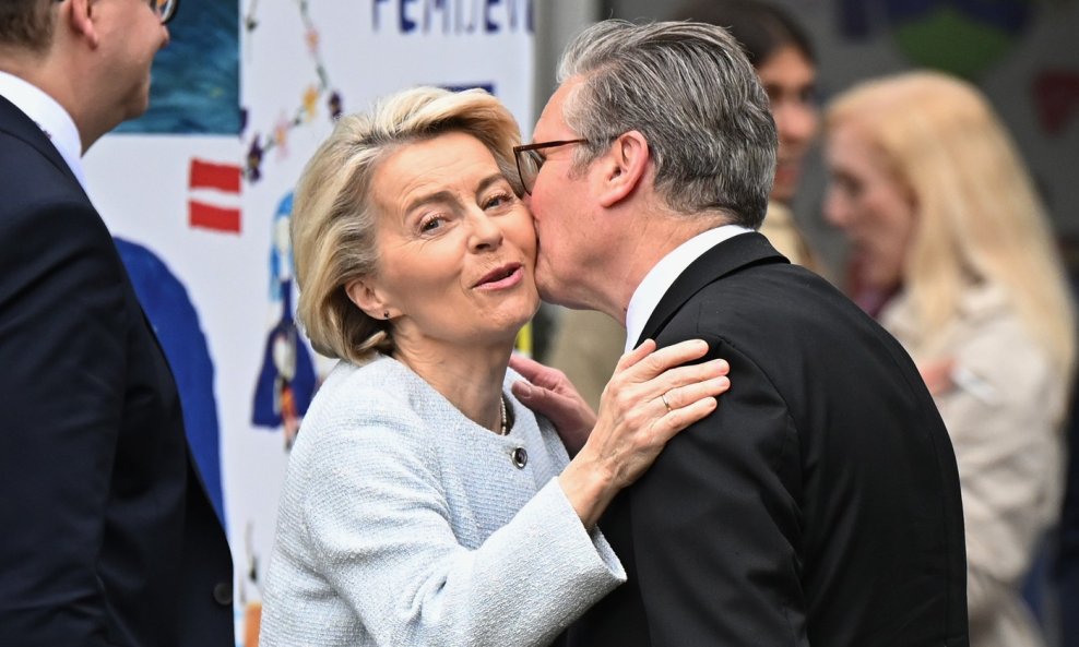 Ursula von der Leyen i Keir Starmer