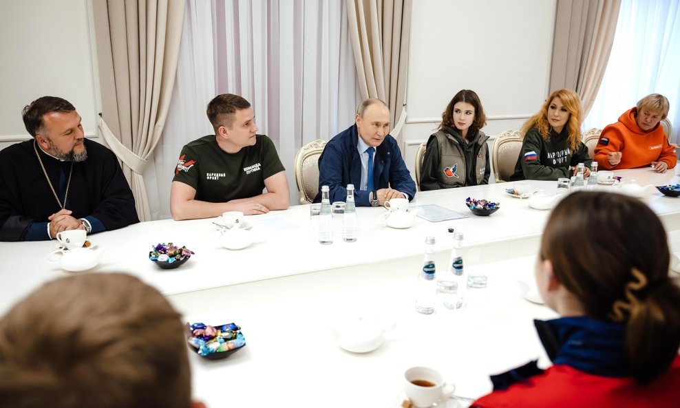 Vladimir Putin u Kursku
