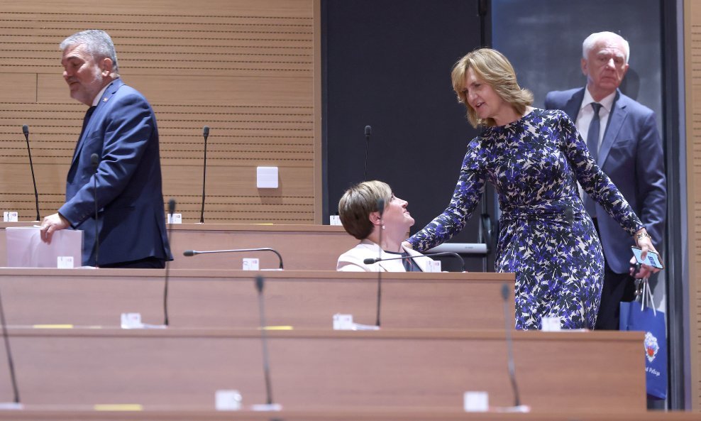 Dolazak zastupnika na sjednicu Hrvatskog sabora
