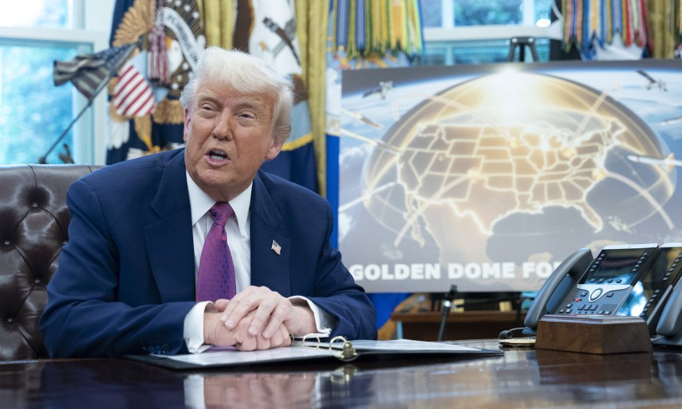 Američki predsjednik Donald Trump na predstavljanju dizajna Zlatne kupole