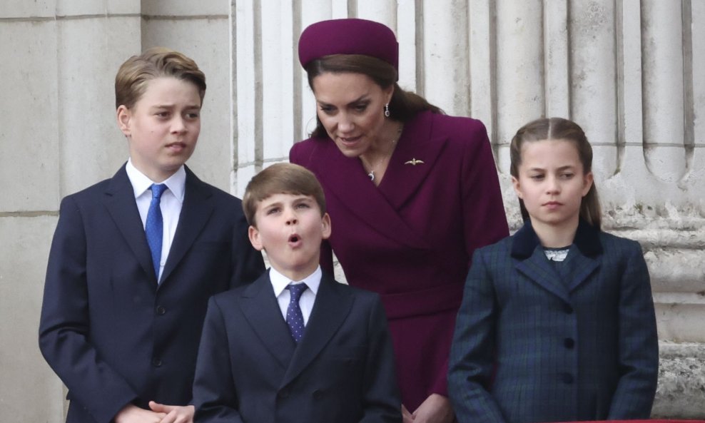 Kate Middleton s djecom - prinčevi George i Louis i princeza Charlotte