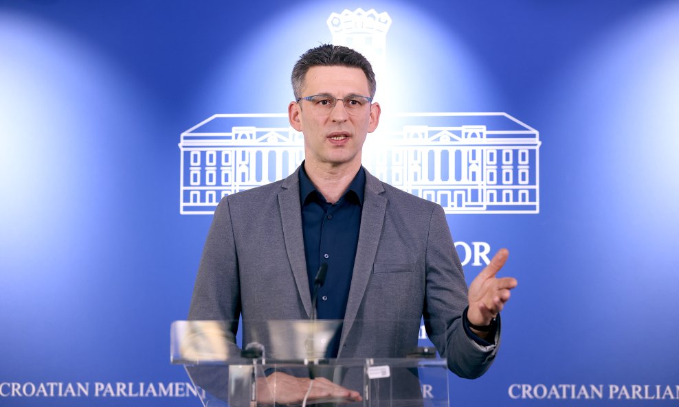 Božo Petrov