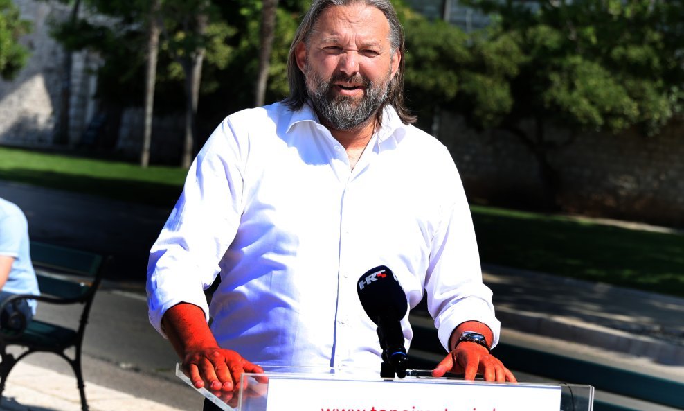 Tonči Restović