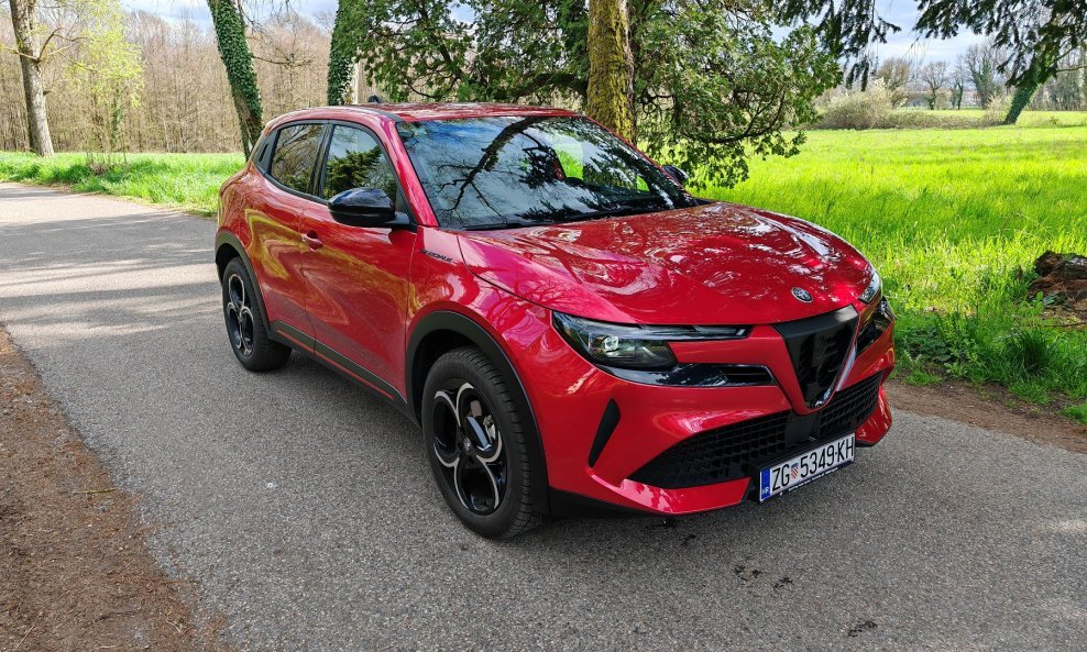 Alfa Romeo Junior Ibrida 1.2 136 KS