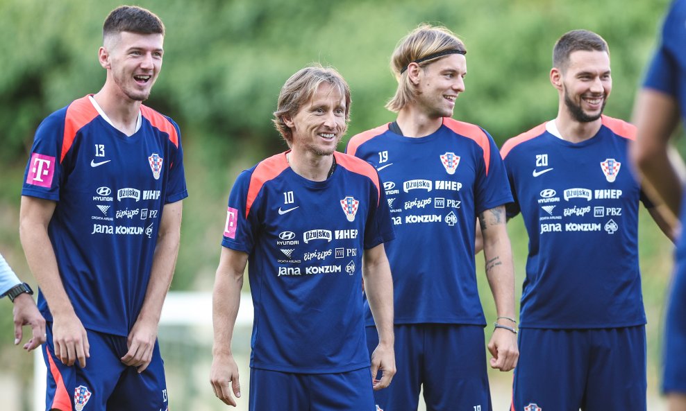 Slijeva: Petar Sučić, Luka Modrić, Borna Sosa i Marko Pjaca