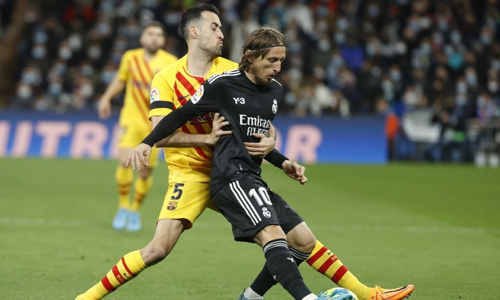 Luka Modrić vs. Sergio Busquets