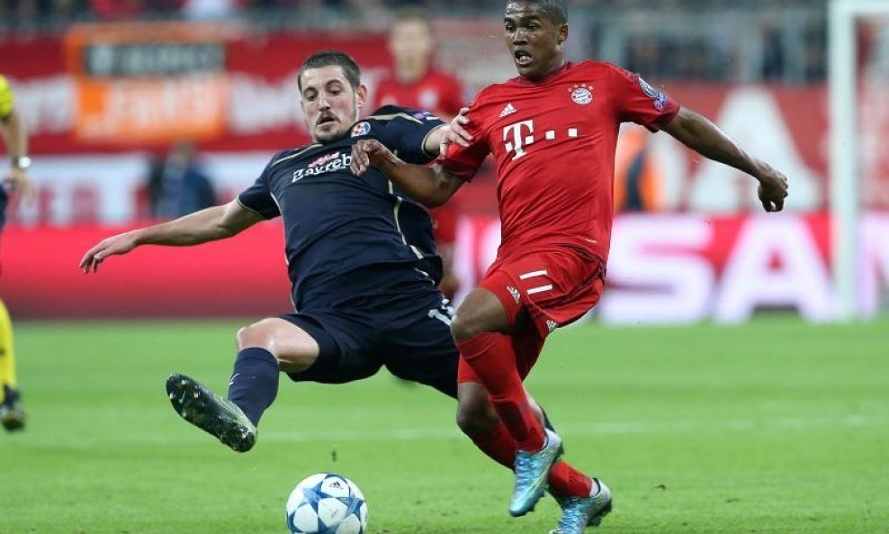 Arijan Ademi i Douglas Costa