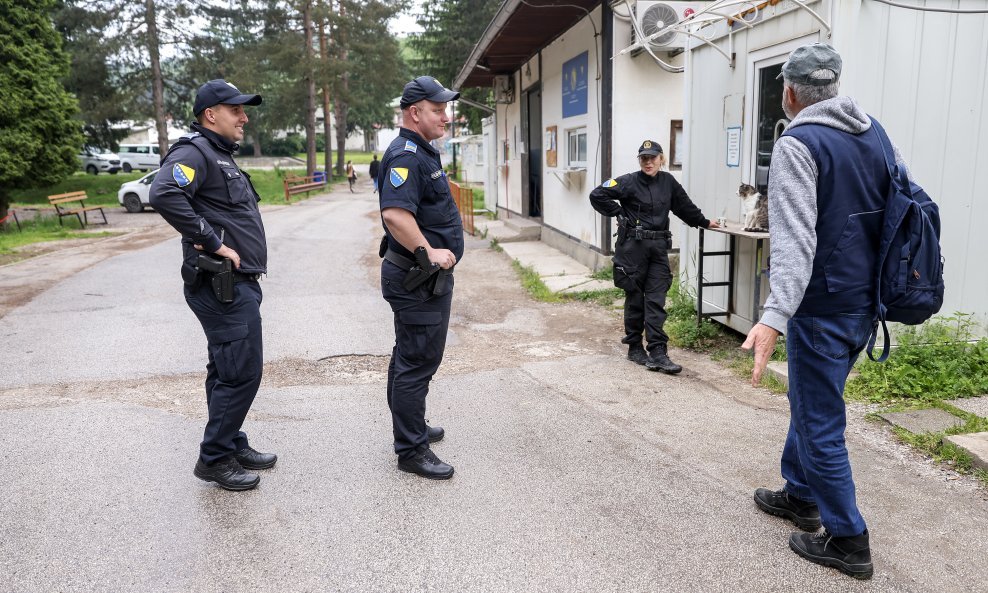 Migrantski kamp u Blažuju nedaleko Sarajeva, pucnjava