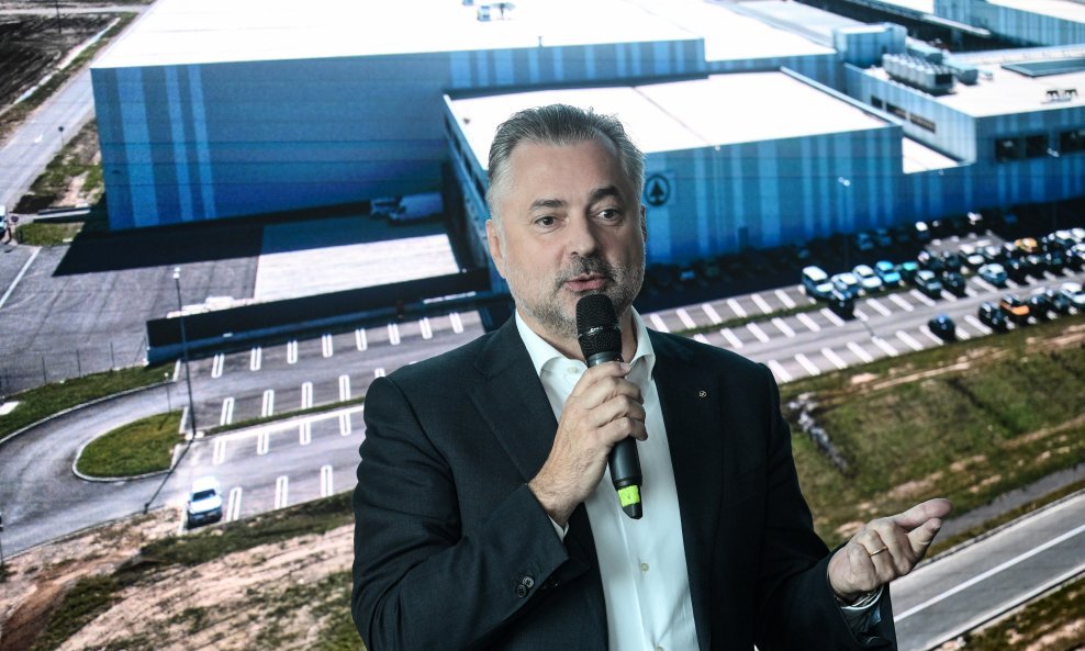 Helmut Fenzl napušta vodeću poziciju u Sparu