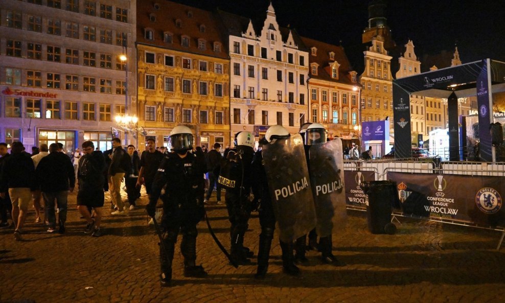 Poljska policija u Wroclawu ima problema s navijačima Chelseaja i Betisa