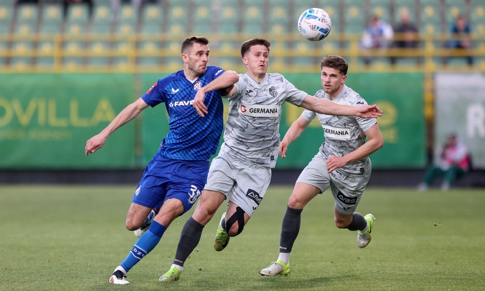Mateo Lisica i Moris Valinčić u duelu s dinamovcem Bartolom Franjićem