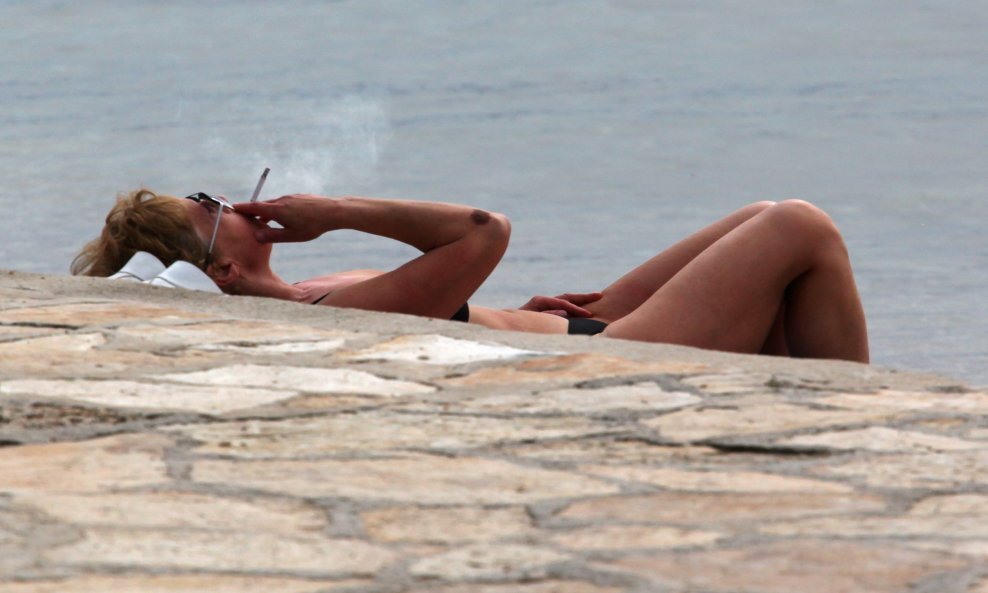 Ilustracija/Pušenje na plaži