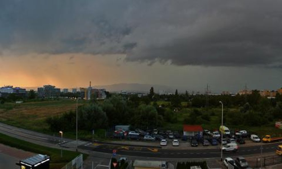 Grmljavinsko nevrijeme u Zagrebu (3)