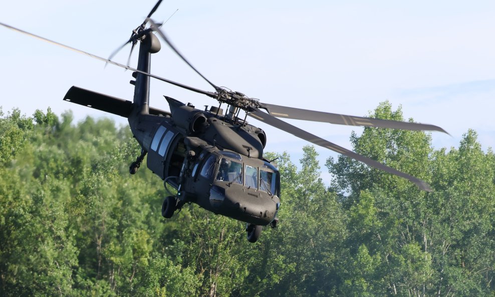 Helikopter HRZ-a UH60 Black Hawk na proslavi Dana državnosti na Jarunu