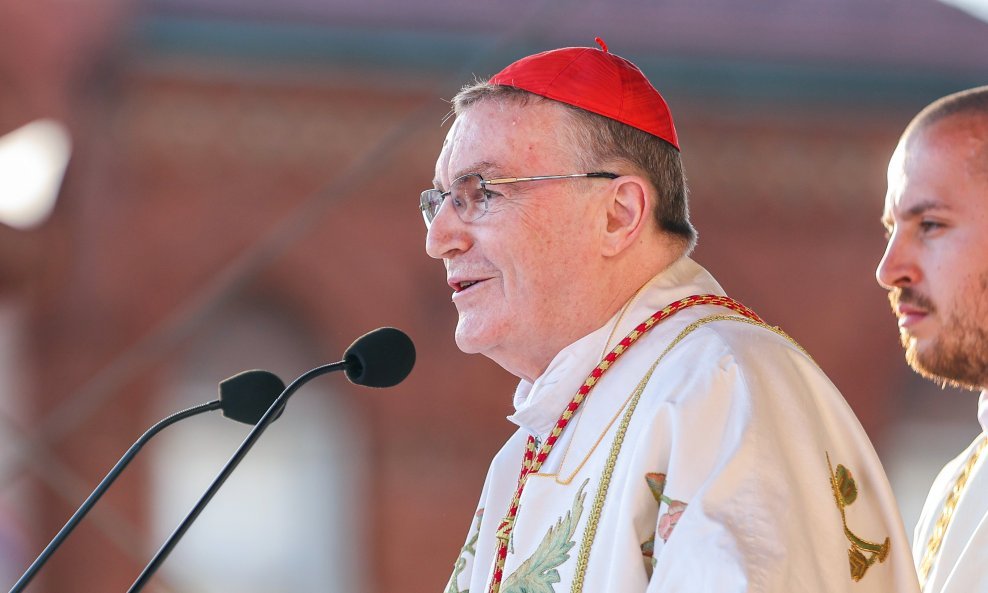 Misu ispred katedrale predvodio je kardinal Josip Bozanić