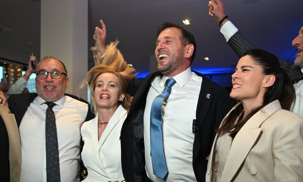 Ivo Bilić, Tomislav i Matilda Šuta te Matea Dorčić slave pobjedu splitskog HDZ-a, najveći preokret lokalnih izbora