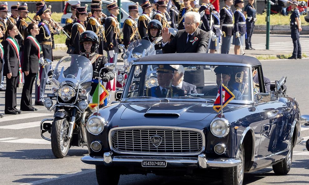 Predsjednik Talijanske Republike u predsjedničkoj Lanciji Flaminiji iz 1961.