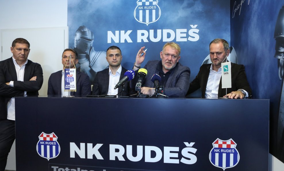 Josip Šimunić (prvi slijeva) i Stipe Čondrić (u sredini)