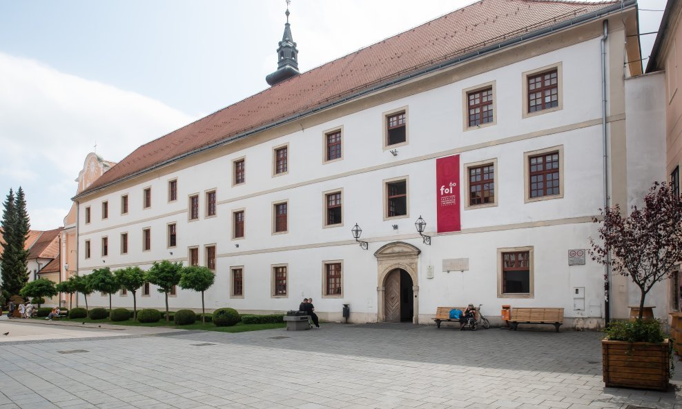 Fakultet organizacije i informatike (FOI) u Varaždinu