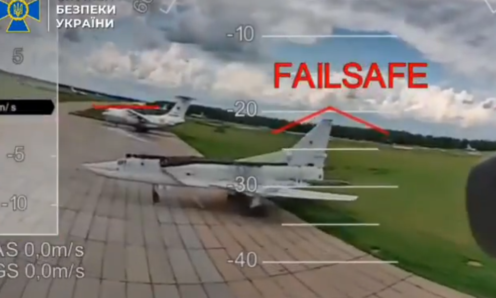 Ukrajnski napad na ruske zračne baze