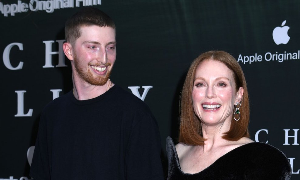 Caleb Freundlich i Julianne Moore