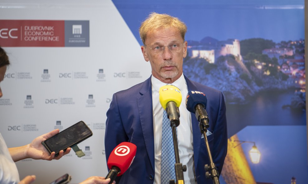 Guverner HNB-a Boris Vujčić istaknuo je da su najviše rasle cijene hrane i usluga