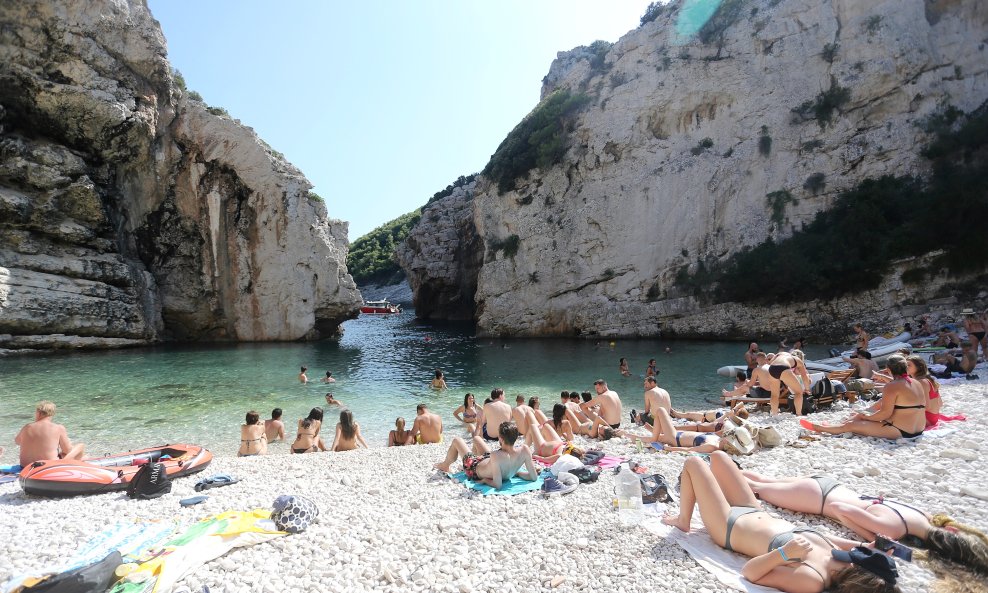 Stiniva, Vis