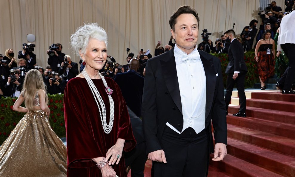 Maye i Elon Musk