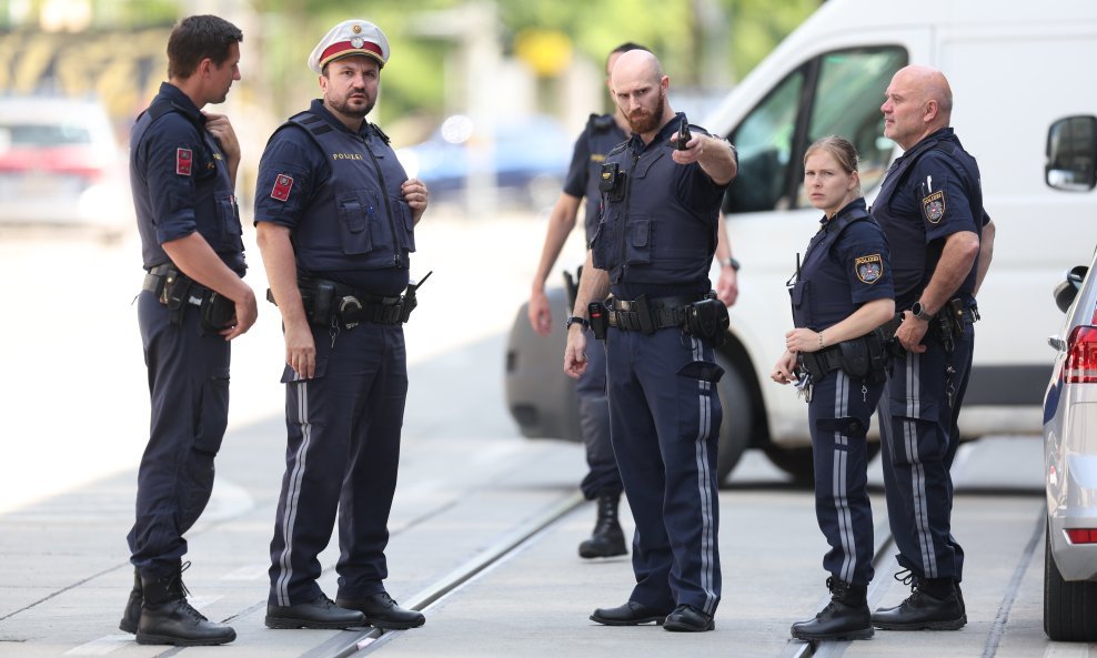 Policijski očevid nakon masakra u Grazu