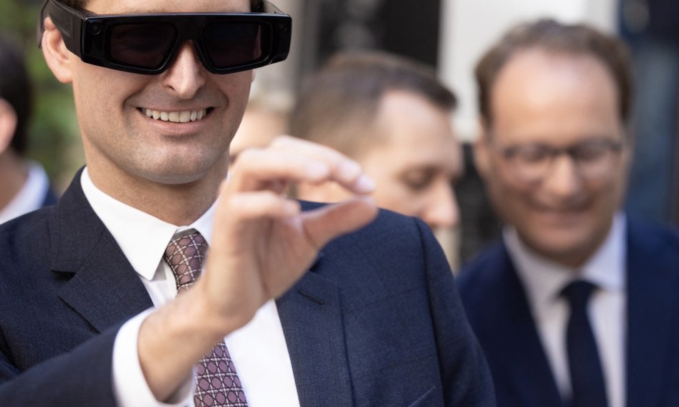 Ilustracija / Evan Spiegel, Spectacles