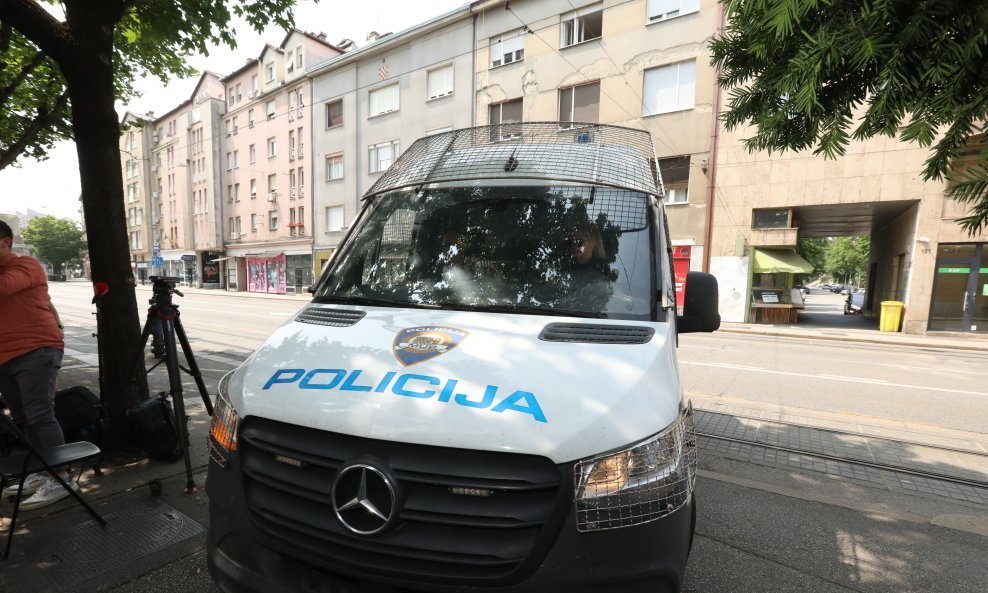 Zagreb: Policija dovezla osobe uhićene jutros u akciji USKOK-a