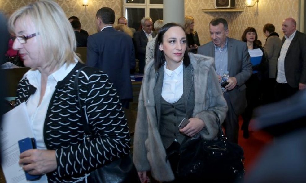 Ana Stojić Deban najavila je zaposlenicima Zagrebačkog holdinga isplatu božićnica