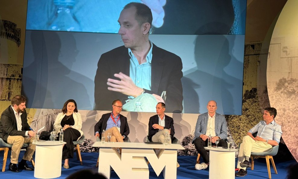 Jonathan Broughton, Miruna Herovanu, Niklas Lagergren, Siniša Đuranović, Adrian Ježina, Huub van Ballegooy